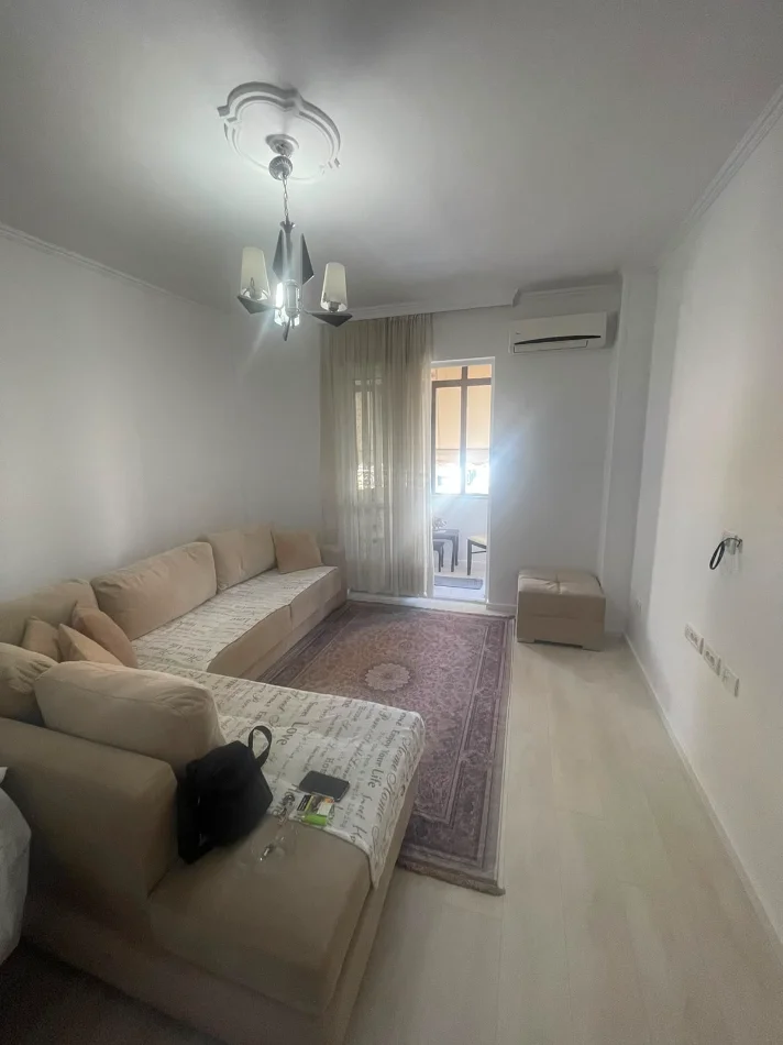 Tirane, jepet me qera apartament 2+1+Ballkon Kati 5, 90 m² 650 € (Rruga Vace Zela, Pas Globe, Rruga e Kavajes)