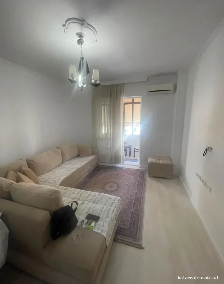 Tirane, jepet me qera apartament 2+1+Ballkon Kati 5, 90 m² 690 € (Rruga e Kavajes)