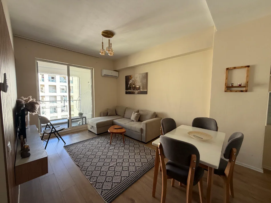 Tirane, jepet me qera apartament 2+1+Ballkon Kati 5, 92 m² 550 € (Siri Kodra)
