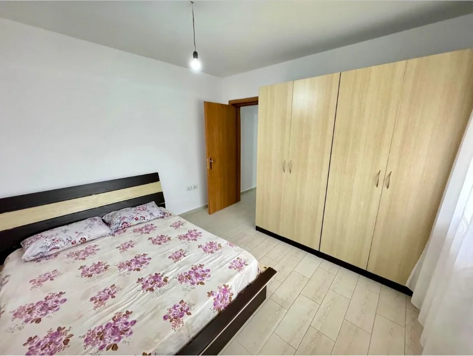Tirane, jepet me qera apartament 2+1+Ballkon Kati 5, 94 m², Çmimi 40.000 Lekë të Reja, (Përball Casa Italia, Terminali, Tiranë)