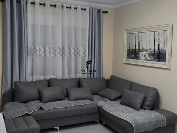 Tirane, jepet me qera apartament 2+1+Ballkon Kati 5, 95 m² 560 € (ASTIR)