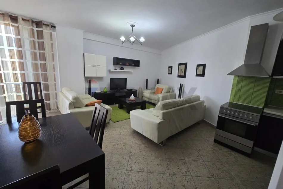 Tirane, jepet me qera apartament 2+1+Ballkon Kati 5, 99 m² 620 € (Rruga Barrikada)