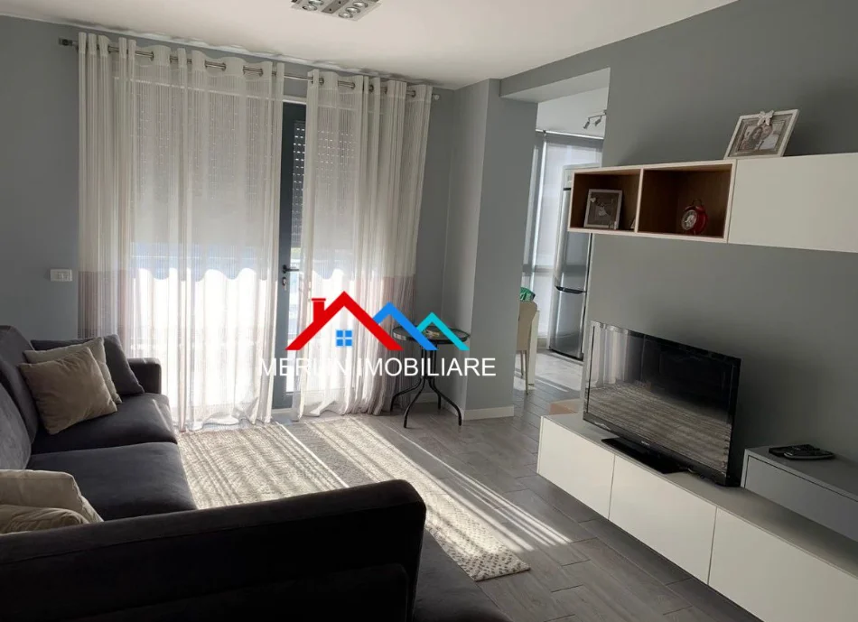 Tirane, jepet me qera apartament 2+1+Ballkon Kati 6, 100 m² 645 € (RRUGA ARTAN LENJA,ISH-FUSHA AVIACIONIT)