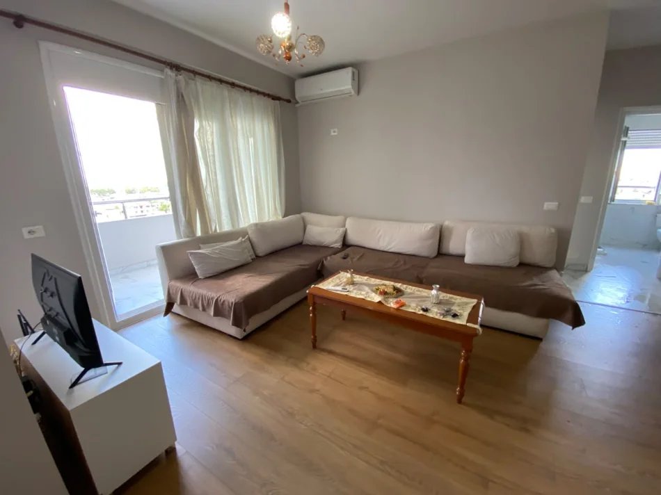 Tirane, jepet me qera apartament 2+1+Ballkon Kati 6, 107 m² 550 € (Pallatet e Verdha, Kthesa e Kamzes)