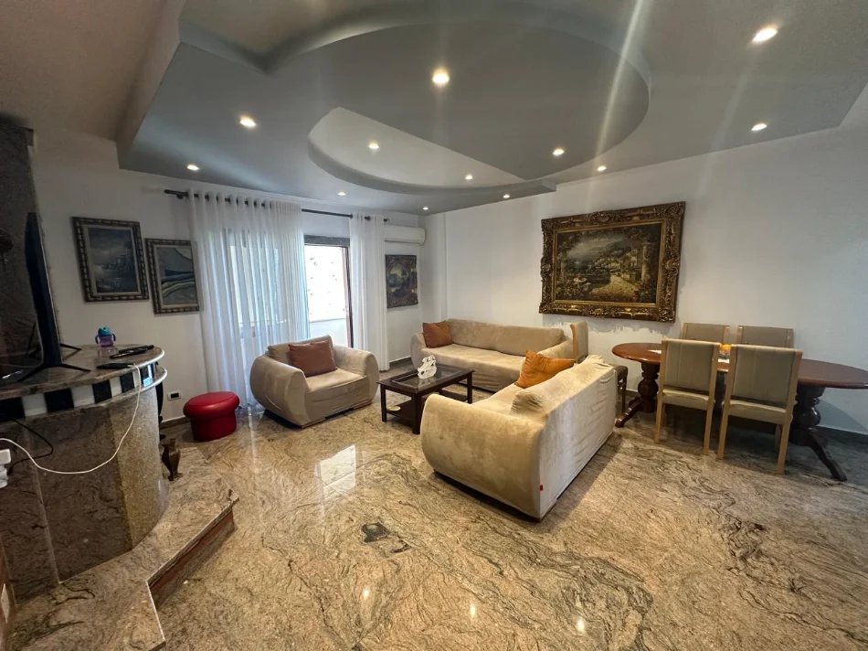 Tirane, jepet me qera apartament 2+1+Ballkon Kati 6, 113 m² 900 € (Rruga Bardhok Biba)