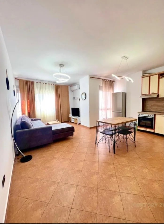 Tirane, jepet me qera apartament 2+1+Ballkon Kati 6, 80 m² 600 € (Don Bosko)