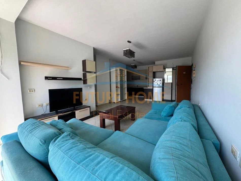 Tirane, jepet me qera apartament 2+1+Ballkon Kati 6, 811 m² 600 € (Fusha e Aviacionit)