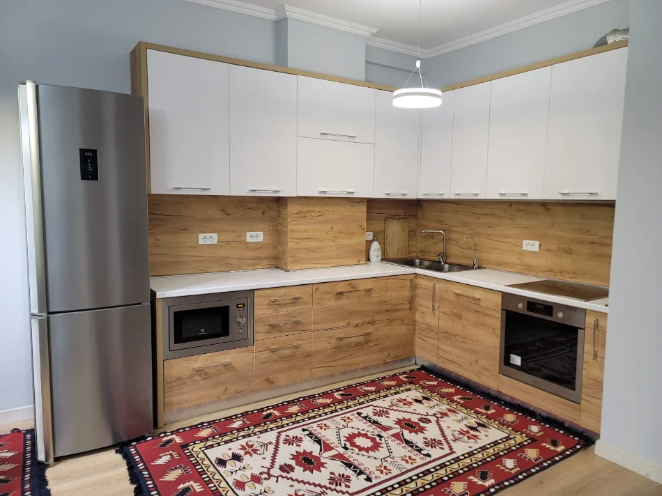 Tirane, jepet me qera apartament 2+1+Ballkon Kati 6, 86 m² 600 € (Rruga 5 Maji)