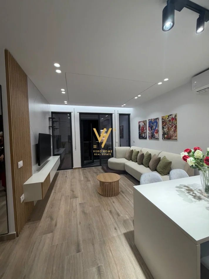 Tirane, jepet me qera apartament 2+1+Ballkon Kati 6, 90 m² 800€ (SELVIA)