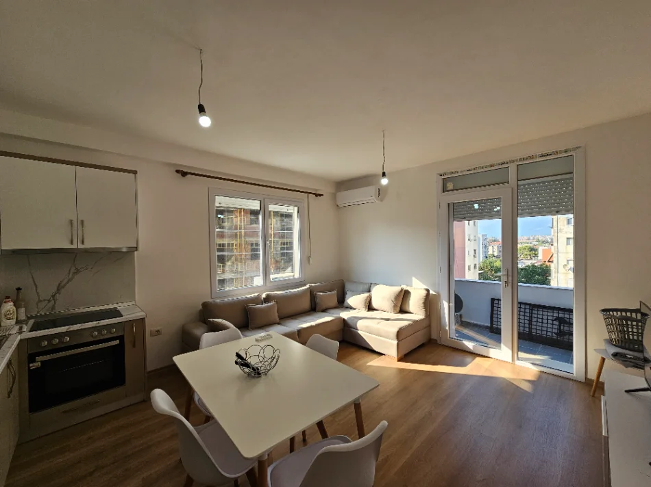 Tirane, jepet me qera apartament 2+1+Ballkon Kati 6, 95 m² 600 € (Rruga Dritan Hoxha)