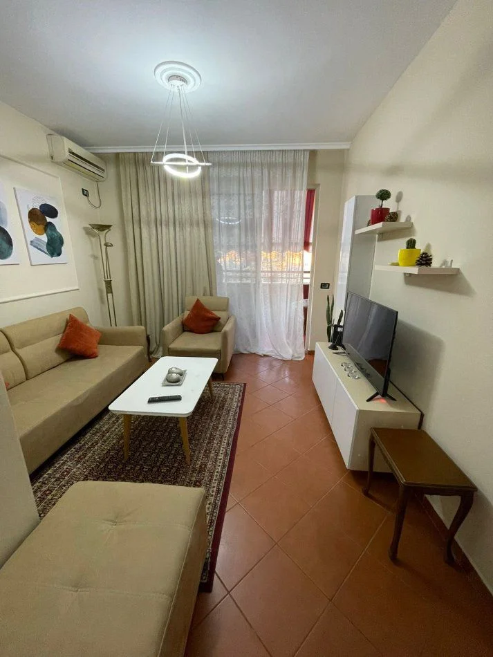 Tirane, jepet me qera apartament 2+1+Ballkon Kati 7, 100 m² 800 € (BLLOK)
