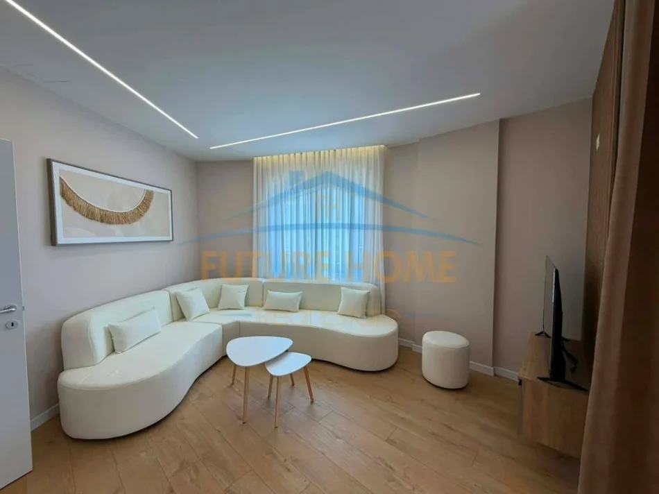 Tirane, jepet me qera apartament 2+1+Ballkon Kati 7, 101 m² 600 € (Unaza e Re)