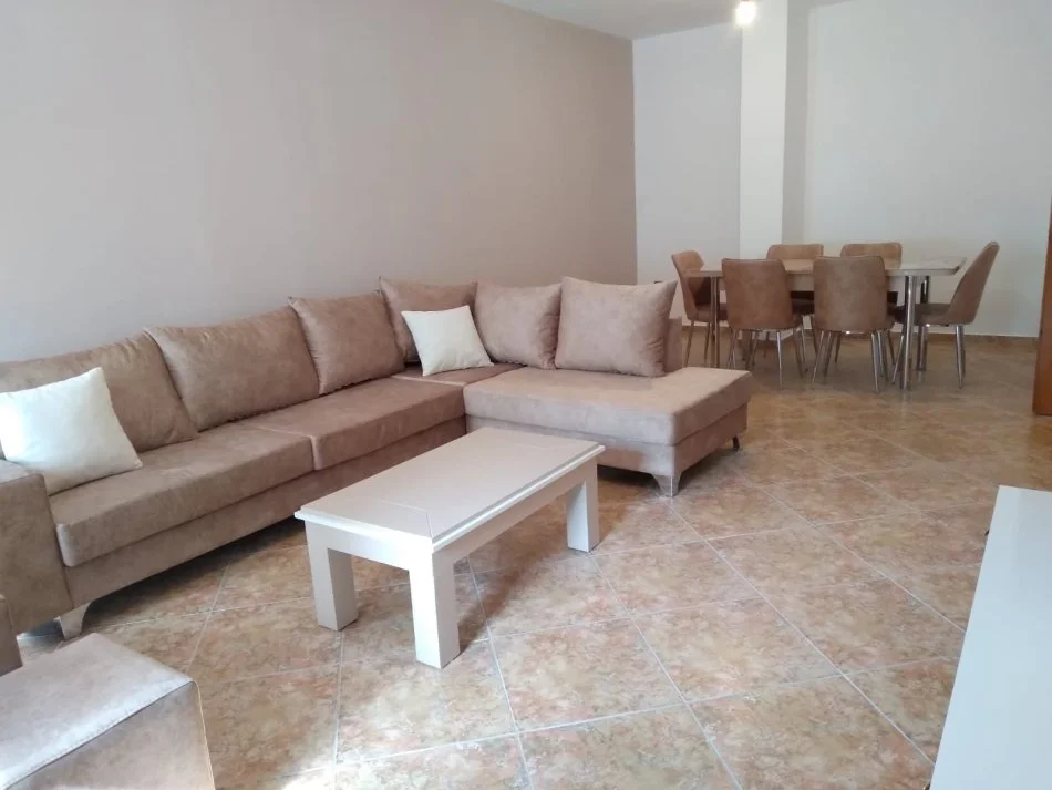 Tirane, jepet me qera apartament 2+1+Ballkon Kati 7, 112 m² 550 € (DON BOSKO)