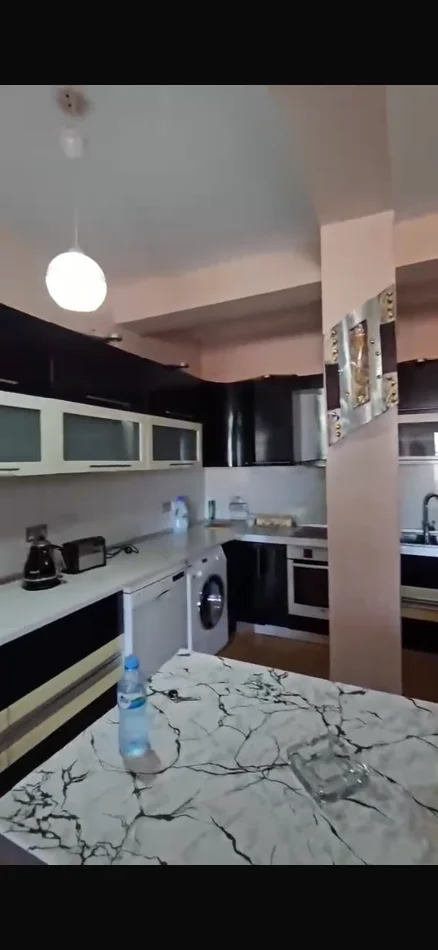 Tirane, jepet me qera apartament 2+1+Ballkon Kati 7, 112 m² 700 € (Rruga e Dibres)
