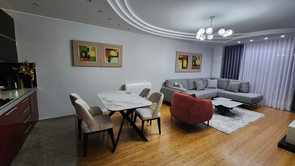 Tirane, jepet me qera apartament 2+1+Ballkon Kati 7, 115 m² 1.250 € (ngjitur me Ambasadën Amerikane)