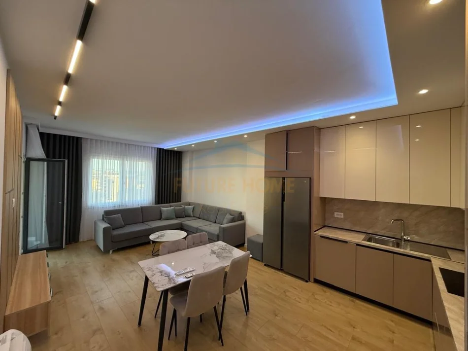 Tirane, jepet me qera apartament 2+1+Ballkon Kati 7, 116 m² 550 € (kamez)