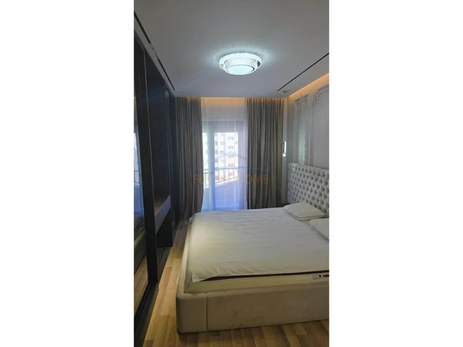 Tirane, jepet me qera apartament 2+1+Ballkon Kati 7, 117 m² 1.100 €