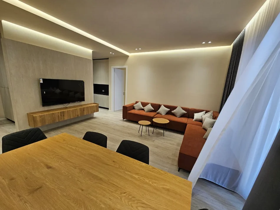 Tirane, jepet me qera apartament 2+1+Ballkon Kati 7, 120 m² 1.600 € (Kompleksi Delijorgji)