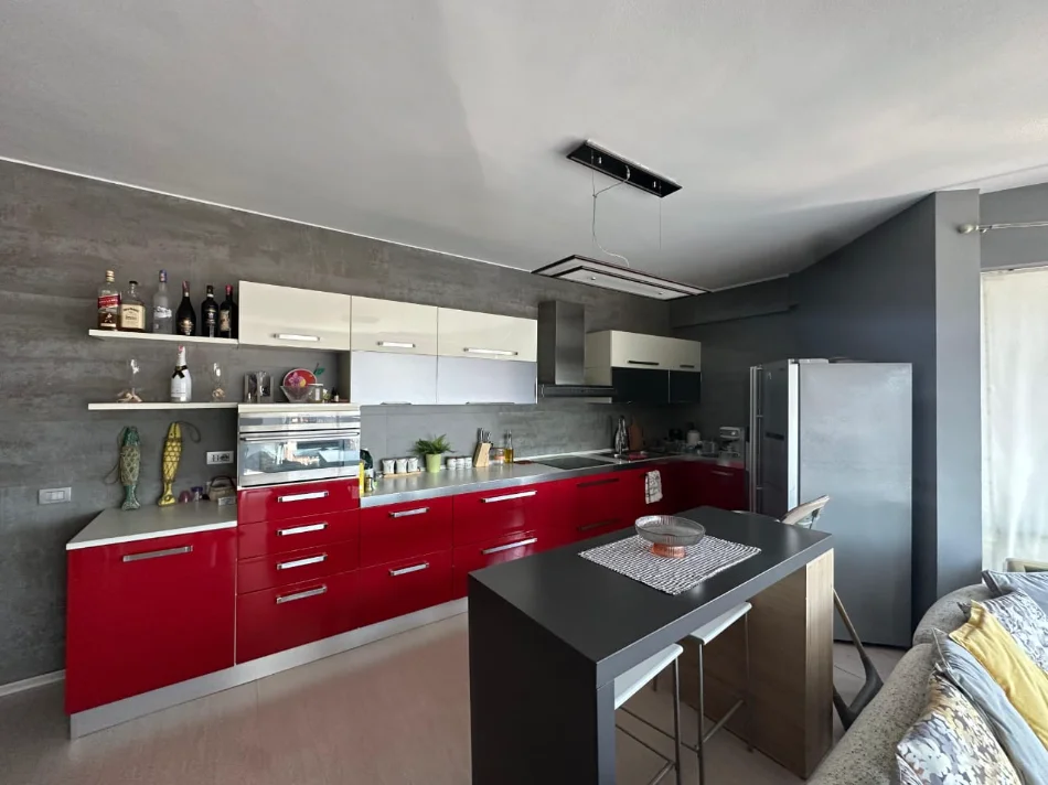 Tirane, jepet me qera apartament 2+1+Ballkon Kati 7, 133 m² 870 € (Komuna Parisit,Tiranë.)