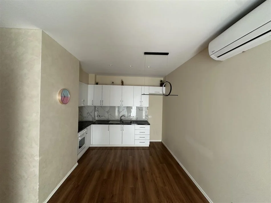 Tirane, jepet me qera apartament 2+1+Ballkon Kati 7, 80 m² 500 € (ASTIR)