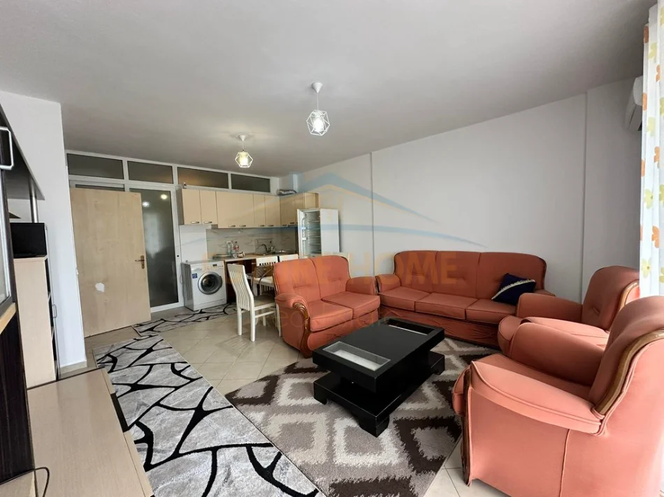 Tirane, jepet me qera apartament 2+1+Ballkon Kati 7, 84 m² 450 € (Unaza e Re)