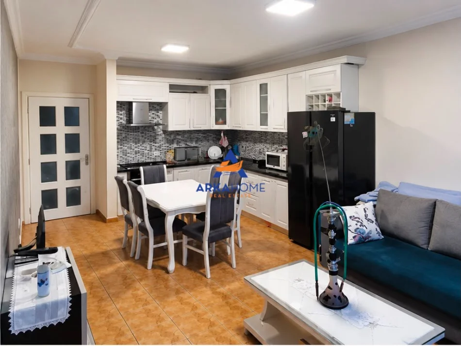 Tirane, jepet me qera apartament 2+1+Ballkon Kati 7, 95 m² 537 €