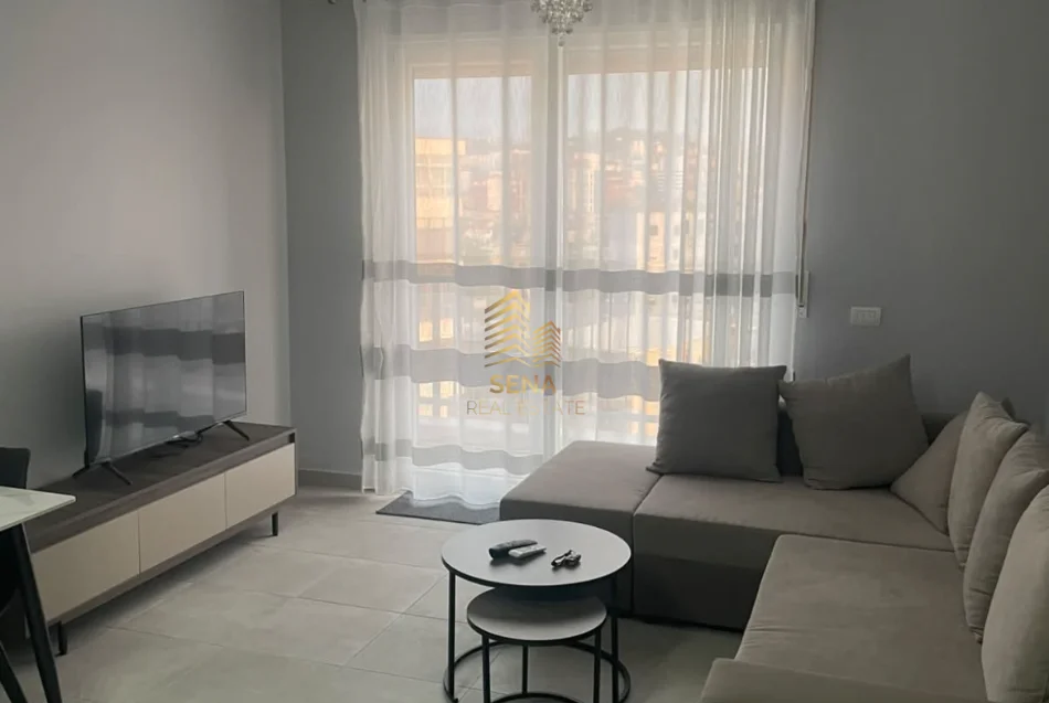 Tirane, jepet me qera apartament 2+1+Ballkon Kati 7, 98 m² 600 € (Xhamllik)