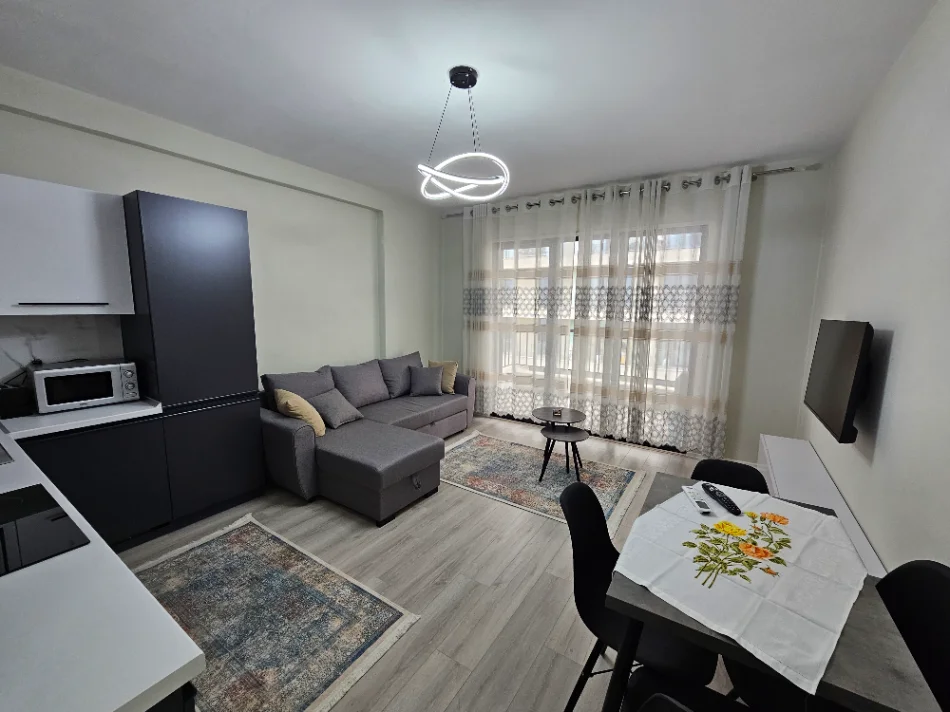 Tirane, jepet me qera apartament 2+1+Ballkon Kati 7, 98 m² 800 € (Rruga e Durresit)