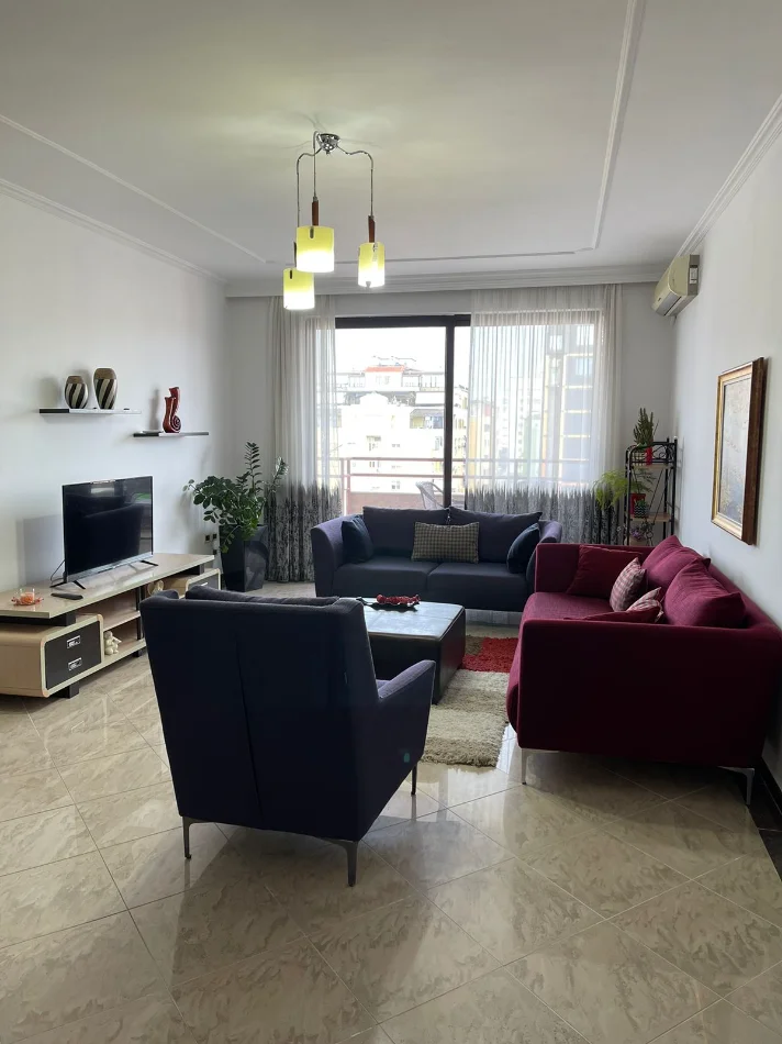 Tirane, jepet me qera apartament 2+1+Ballkon Kati 8, 1.000 € (Bllok)