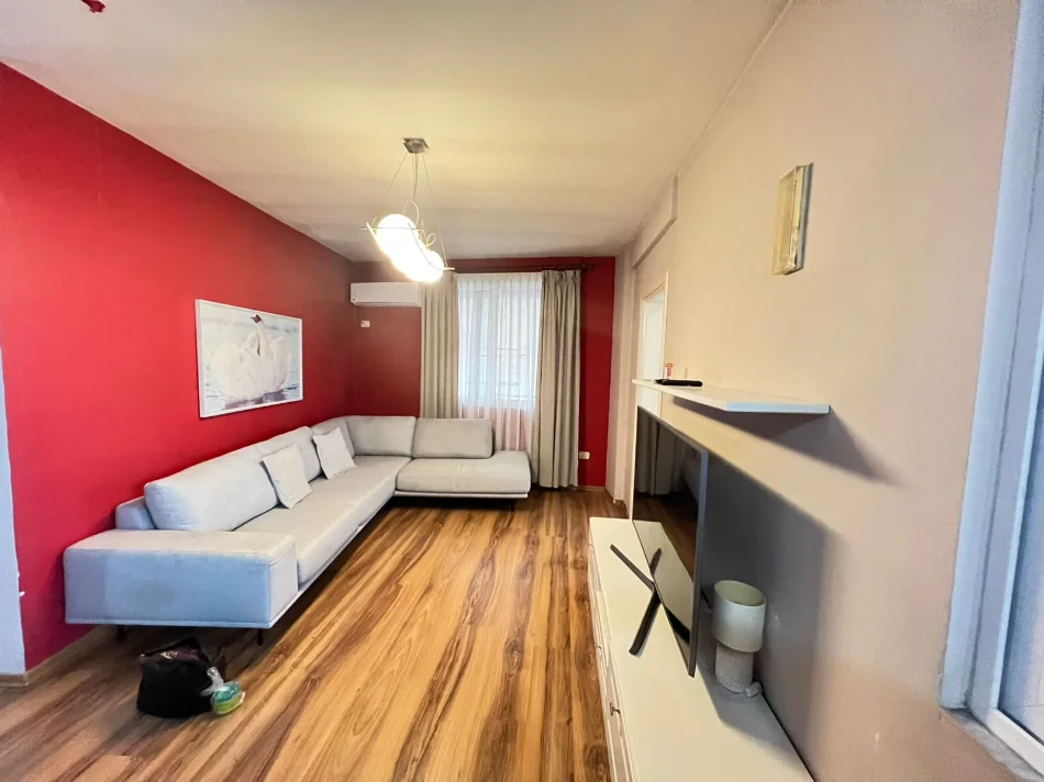 Tirane, jepet me qera apartament 2+1+Ballkon Kati 8, 100 m² 700€