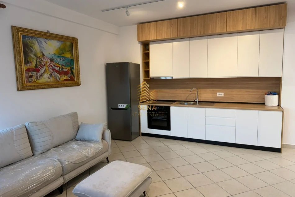 Tirane, jepet me qera apartament 2+1+Ballkon Kati 8, 100 m² 700 € (Astir)