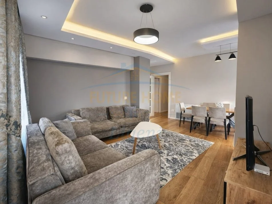 Tirane, jepet me qera apartament 2+1+Ballkon Kati 8, 108 m² 1.350 € (MYSLYM SHYRI)