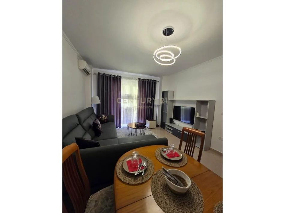 Tirane, jepet me qera apartament 2+1+Ballkon Kati 8, 114 m² 700 € (5 maji)