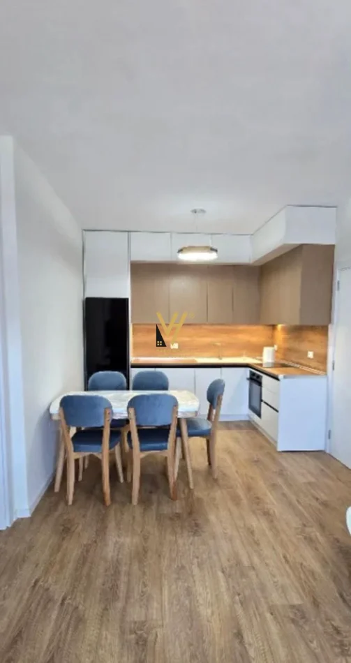 Tirane, jepet me qera apartament 2+1+Ballkon Kati 8, 125 m² 620 € (UNIVERS CITY)
