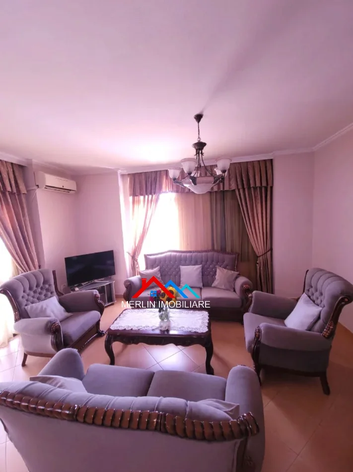 Tirane, jepet me qera apartament 2+1+Ballkon Kati 8, 128 m² 750 € (BULEVARDI GJERGJ FISHTA)