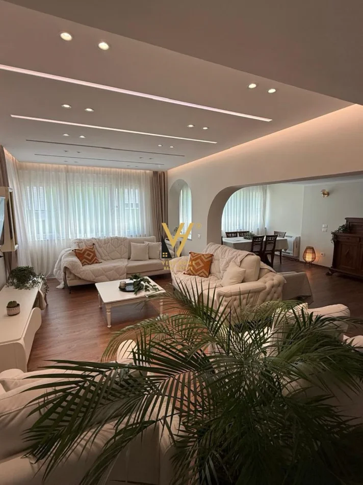 Tirane, jepet me qera apartament 2+1+Ballkon Kati 8, 145 m² 1.500 € (BLLOK)