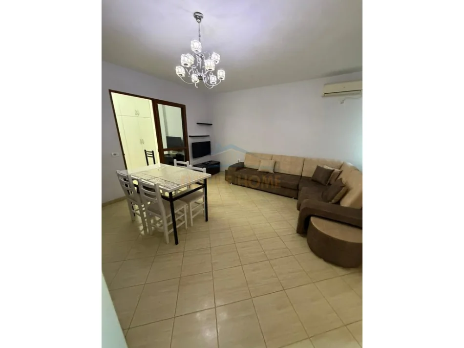 Tirane, jepet me qera apartament 2+1+Ballkon Kati 8, 63 m² 500 € (Bulevardi Migjeni)