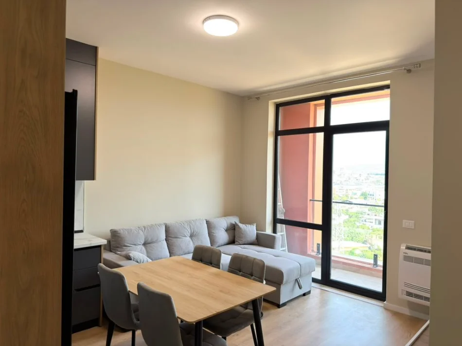 Tirane, jepet me qera apartament 2+1+Ballkon Kati 8, 80 m² 700 € (Bulevardi i Ri)