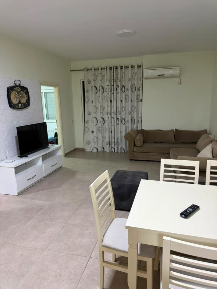 Tirane, jepet me qera apartament 2+1+Ballkon Kati 8, 85 m² 45,000 Leke (Fresk/Rruga Shefqet Kuka)