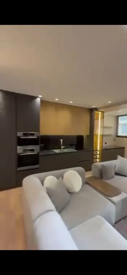 Tirane, jepet me qera apartament 2+1+Ballkon Kati 8, 90 m² 1.500 € (RRUGA E DURRESIT)