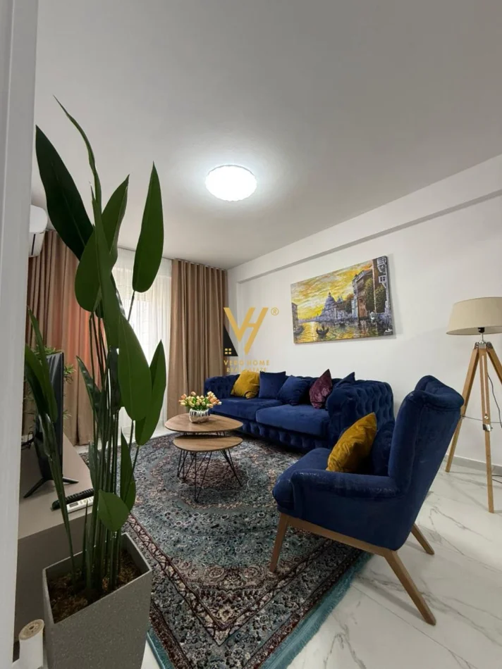 Tirane, jepet me qera apartament 2+1+Ballkon Kati 8, 93 m² 800 € (ISH PARKU I AUTOBUSAVE)