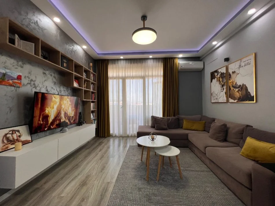 Tirane, jepet me qera apartament 2+1+Ballkon Kati 9, 102 m² 760 € (FUSHA E AVIACIONIT)