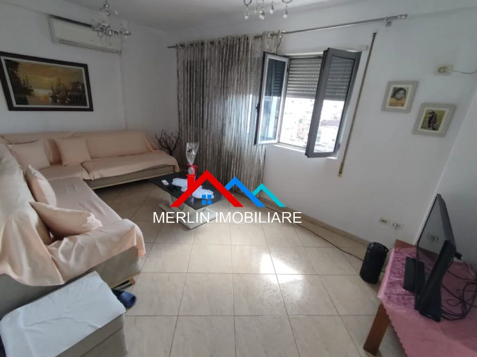 Tirane, jepet me qera apartament 2+1+Ballkon Kati 9, 110 m² 760 € (RRUGA FORTUZI)