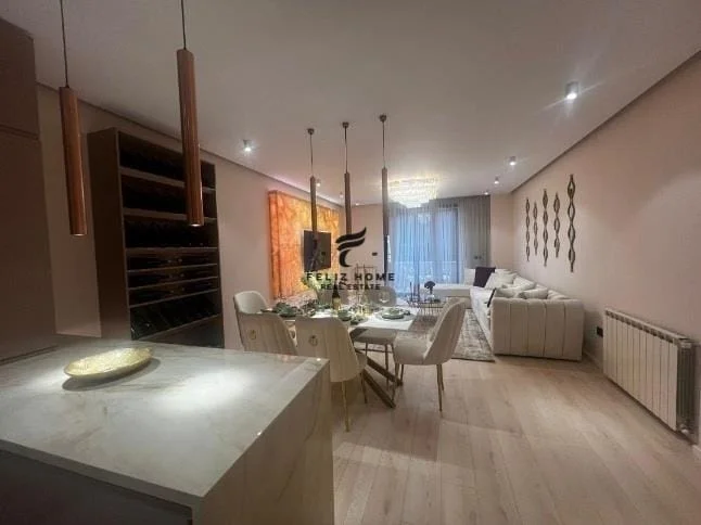 Tirane, jepet me qera apartament 2+1+Ballkon Kati 9, 120 m² 1.800 € (LIQENI ARTIFICIAL)