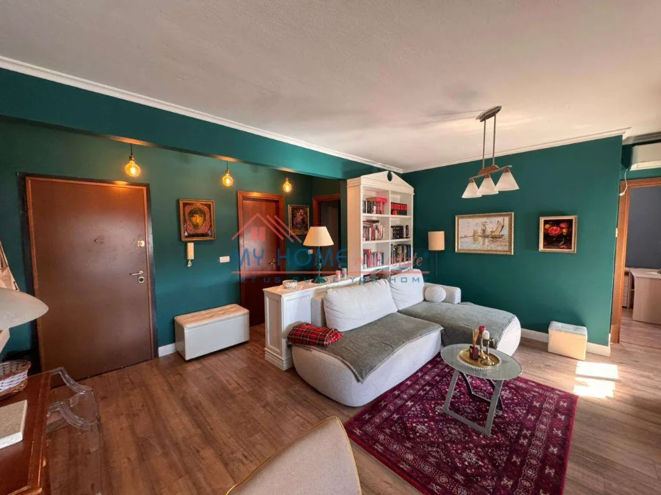 Tirane, jepet me qera apartament 2+1+Ballkon Kati 9, 87 m² 750 € (Rruga e Kavajes)