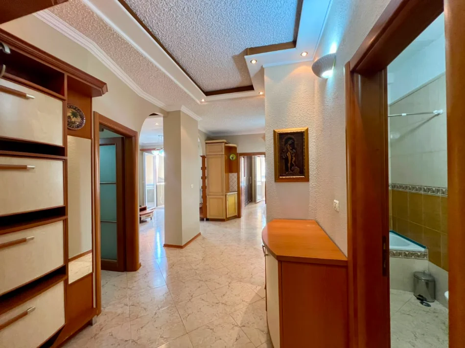 Tirane, jepet me qera apartament 2+1+Ballkon Kati 9, 92 m² 750 € (Rruga e Kosovareve)