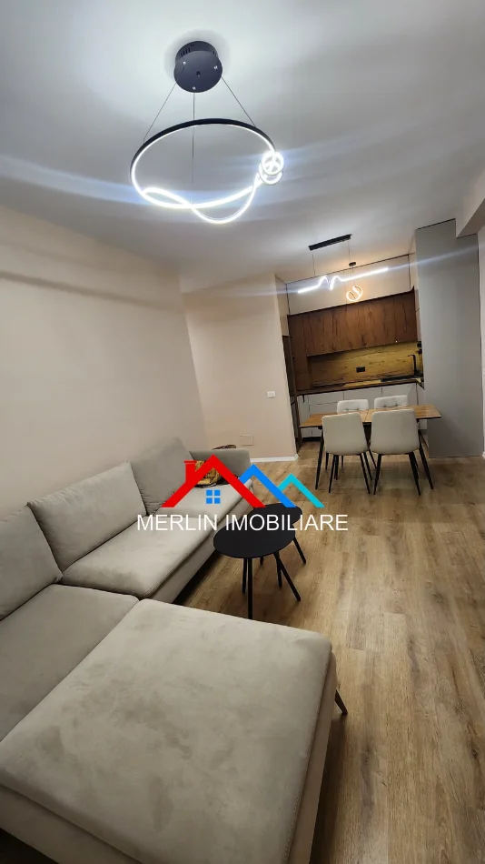 Tirane, jepet me qera apartament 2+1+Ballkon Kati 9, 93 m² 550 € (UNIVERS CITY)