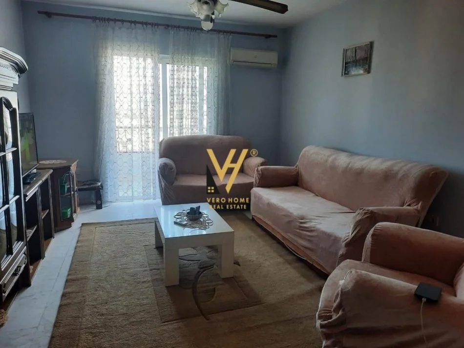 Tirane, jepet me qera apartament 2+1+Ballkon Kati 9, 95 m² 500 € (RRUGA DRITAN HOXHA)