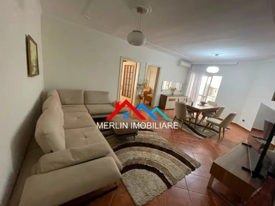 Tirane, jepet me qera apartament 2+1+Ballkon Kati 9, 95 m² 700 € (RRUGA TISH DAIJA,KOMUNA E PARISIT)