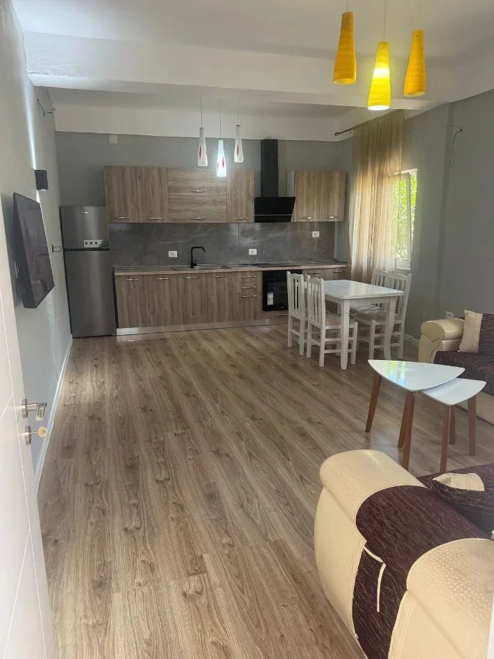 Tirane, jepet me qera apartament 2+1 Kati 0, 120 m² 370 € (Rruga Ali Shefqeti)